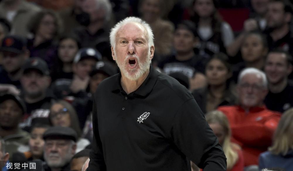 在回顾她的 在回顾她的