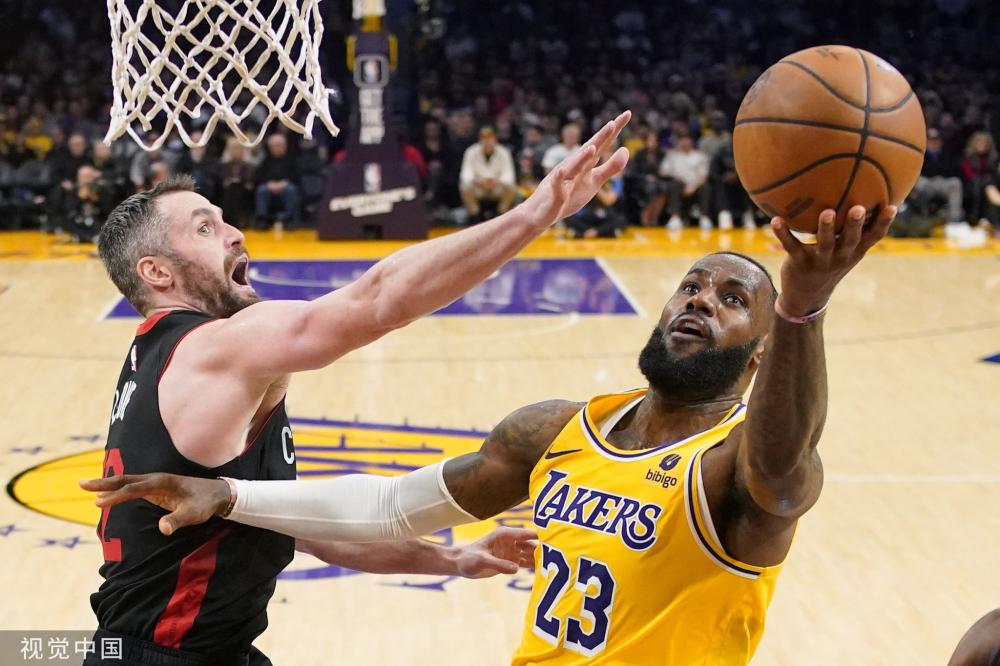 并强调他不 并强调他不